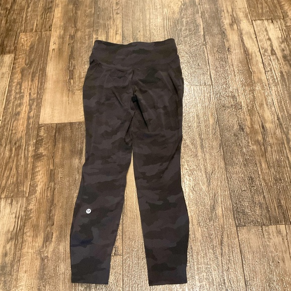 Wunder Train High-Rise Tight 25”, Size 6, Heritage Camo, Raw Hem, EUC - Picture 1 of 8